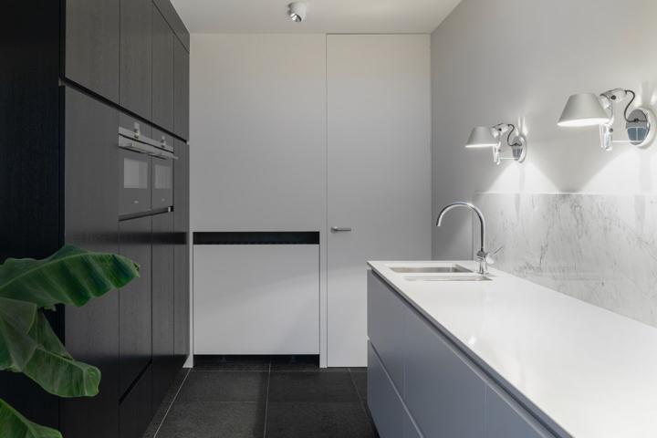 Black and White Kitchen